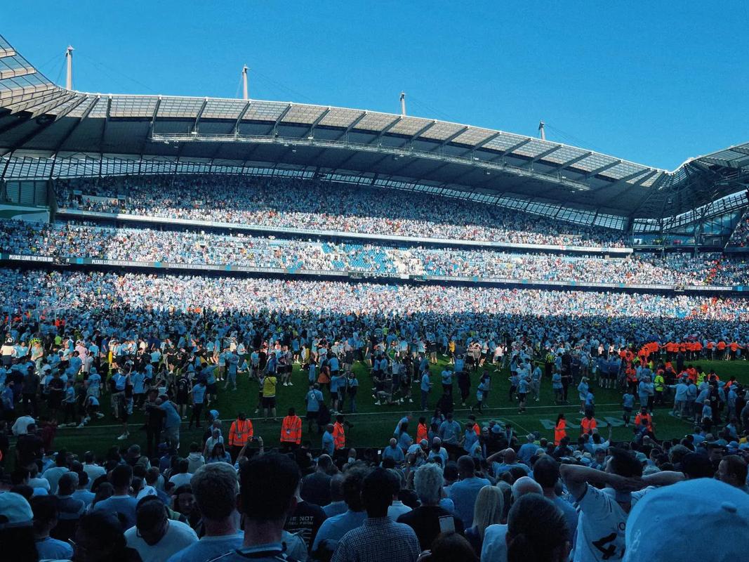 利物浦暂时摆脱困境，但斯洛特执教仍存疑，维尔茨与基耶萨表现关键，战术调整引发争议。（利物浦短暂回暖，斯洛特执教仍受质疑；维尔茨与基耶萨成关键，战术调整掀起争议）