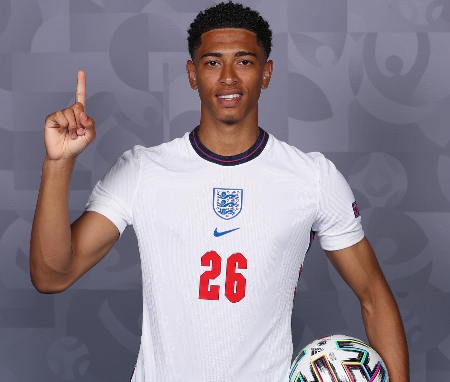 记者：迈尼昂不打算与米兰续约，切尔西已经开始与球员接触（记者：迈尼昂无意续约米兰，切尔西已展开接触）