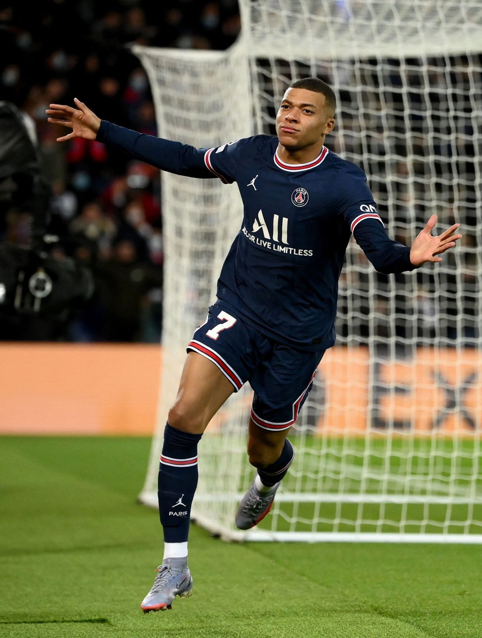 图片报：多特后防线出现危机，将面临安东和安塞尔米诺缺阵（图片报：多特后防告急，安东与安塞尔米诺恐缺席）