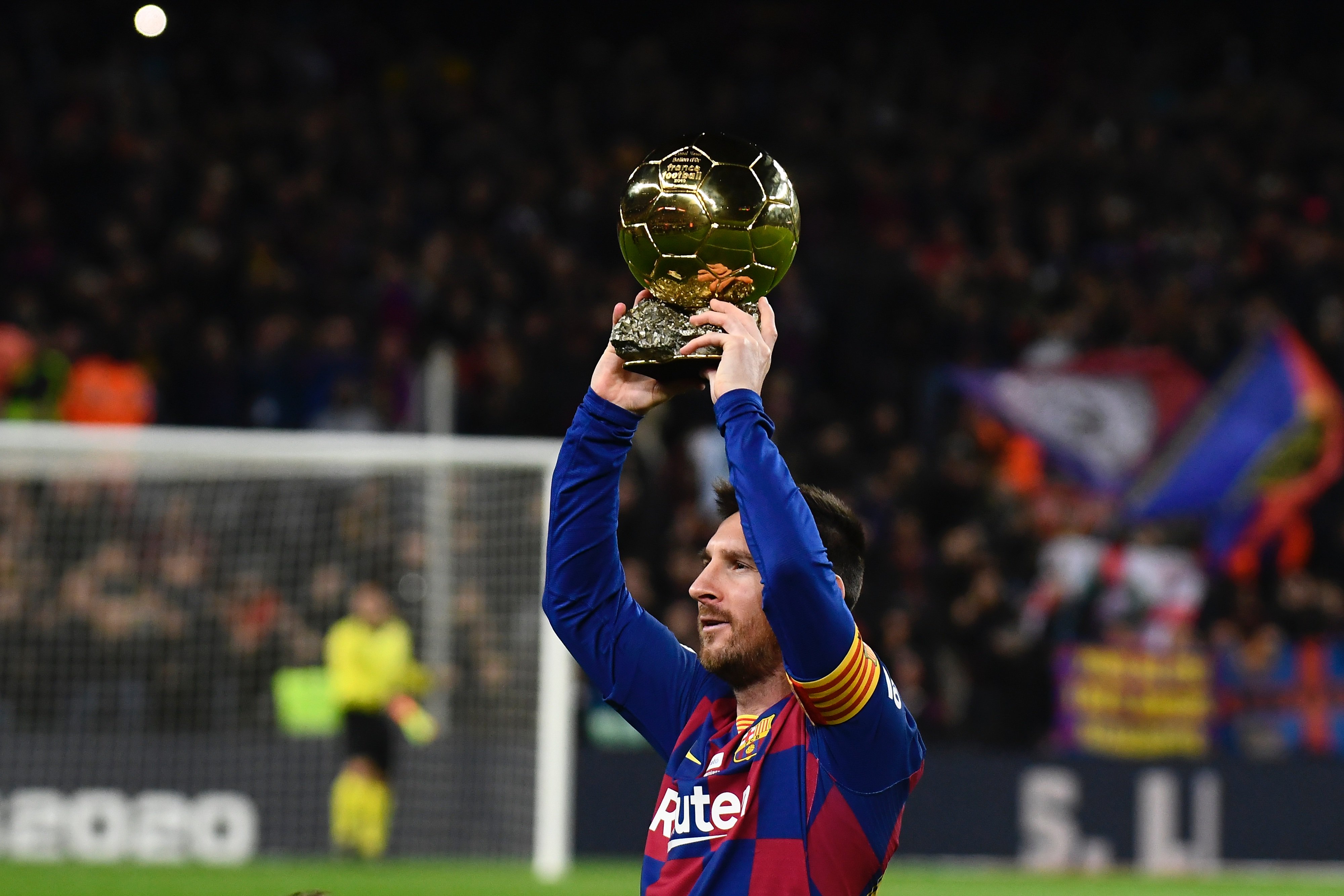 图片报：法兰克福队医私下为对手球员治疗，现已被开除（图片报称，法兰克福队医为对方球员私下看伤，已遭解雇）