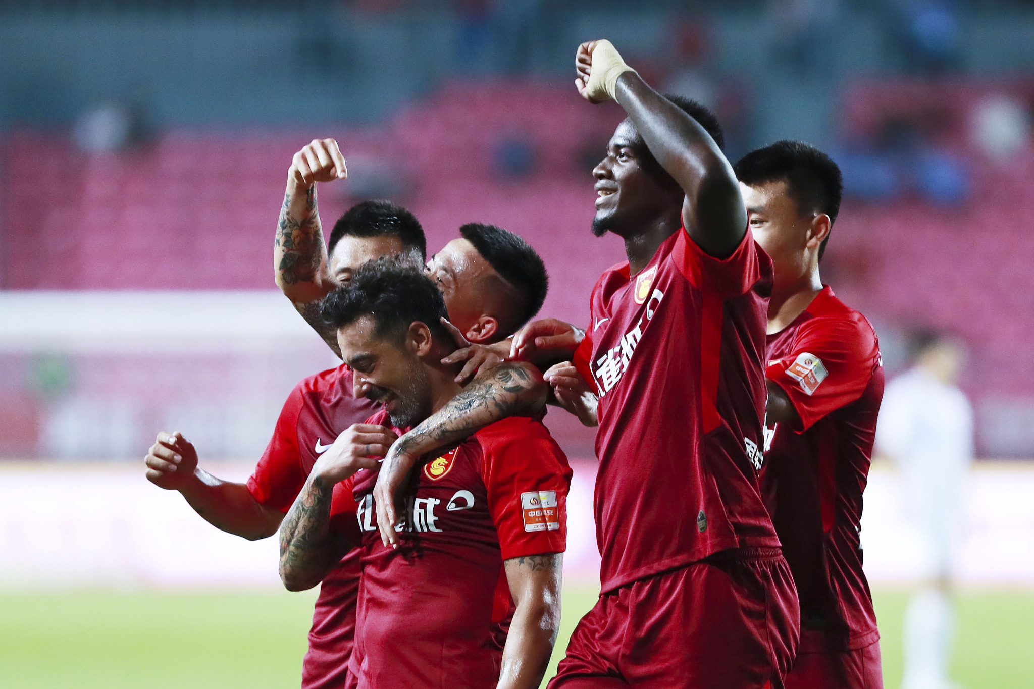 万项谈梅开二度：只能说运气比较好，赶上了这两个进球（万项谈双响：运气使然，恰逢两球入账）