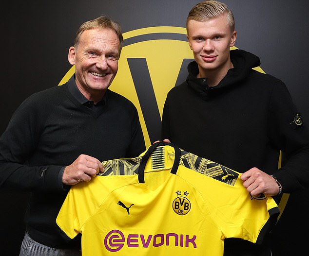 半场战报：西班牙人0-1比利亚雷亚尔，赫拉德-莫雷诺建功（半场：比利亚雷亚尔1-0领先西班牙人，赫拉德-莫雷诺破门）