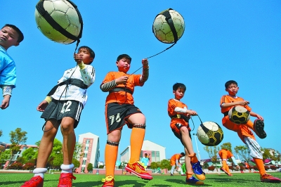 莫雷托：皇马依旧信任阿隆索，并且将在六月份签下一名中后卫（莫雷托：皇马仍信任阿隆索，六月将引进一名中后卫）