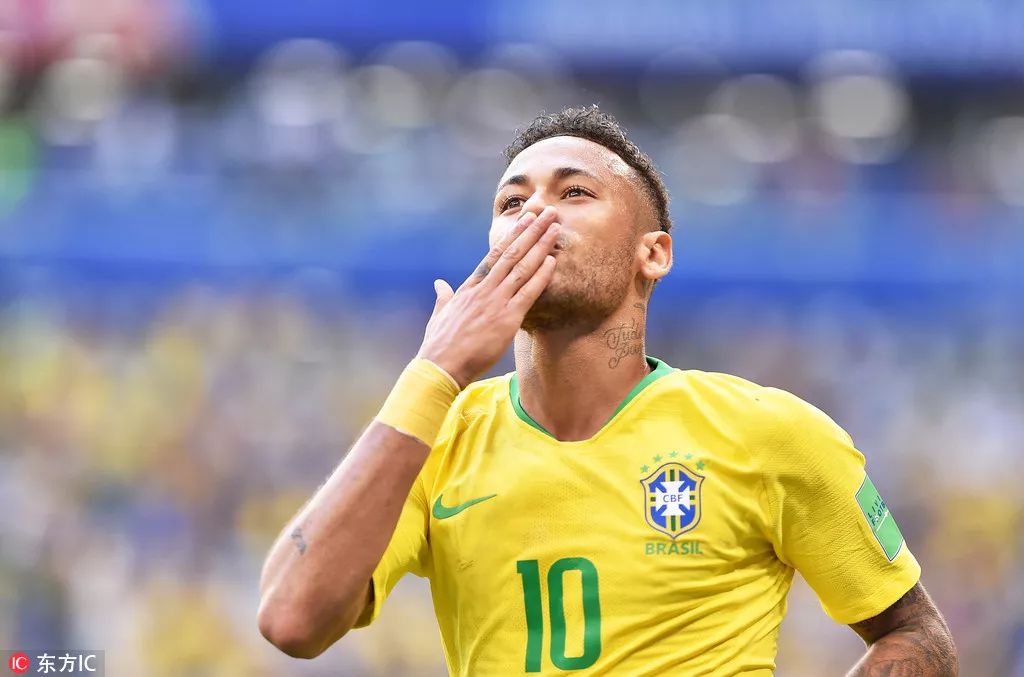 在梅西杯戴帽，河床15岁小将分享与梅西合照：目前为止最佳（梅西杯上演帽子戏法，河床15岁新星晒与梅西合影：迄今为止最棒）