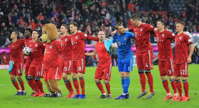 某国脚飞行十小时赶回备战（某国脚长途飞行10小时火速归队备战）