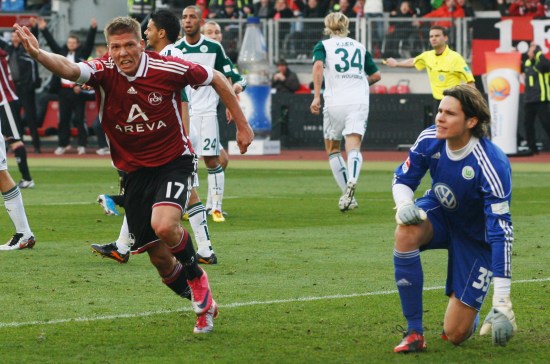 斯基拉：一家英超俱乐部询问了米兰前锋圣地亚哥的信息（斯基拉：英超某队打听米兰前锋圣地亚哥情况）